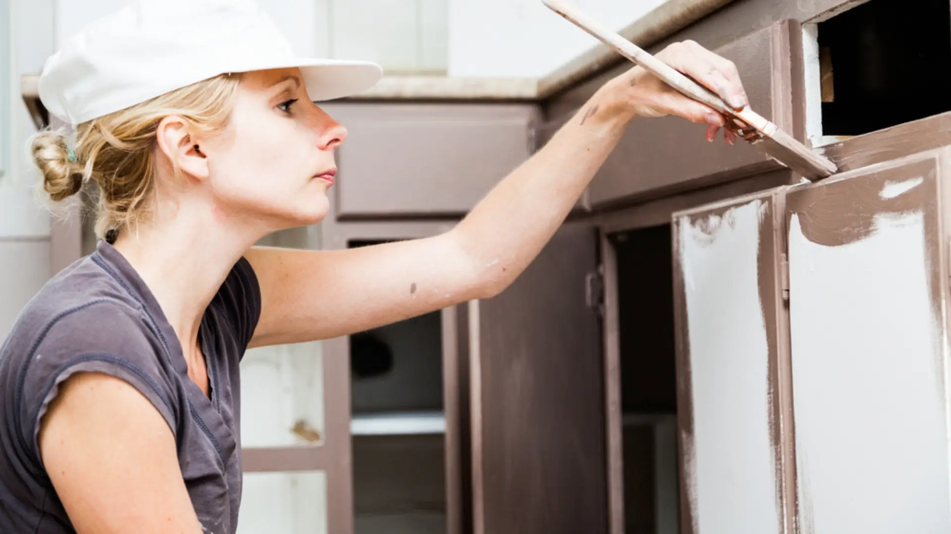 how much does it cost to paint kitchen cabinets